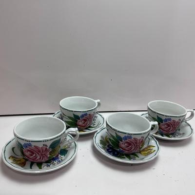 4 HUTSCHENREUTHER GERMANY CUPS AND SAUCERS