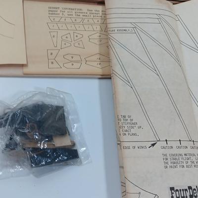 Stratton Air Engineering Squadron kites Four Dekker plane model / kit
