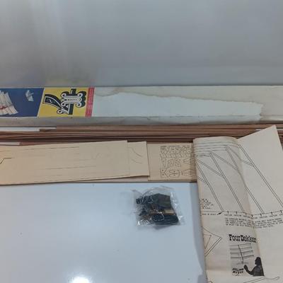 Stratton Air Engineering Squadron kites Four Dekker plane model / kit