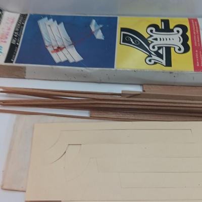 Stratton Air Engineering Squadron kites Four Dekker plane model / kit