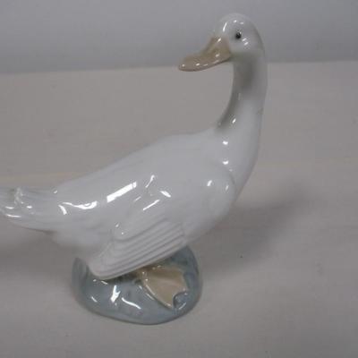 Porcelain Nao Goose by Lladro