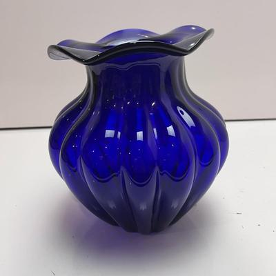 COBALT BLUE RUFFLE EDGE ART GLASS VASE