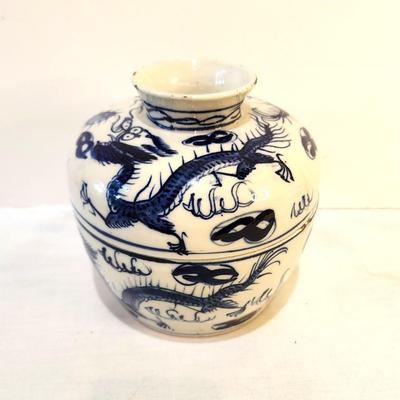 Lot #172 Antique Chinese Blue/White Porcelain Covered Dish