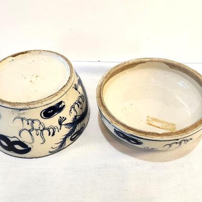 Lot #172 Antique Chinese Blue/White Porcelain Covered Dish