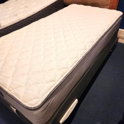 Lot #173  Beauty Rest Twin Bed - Firm - Like new