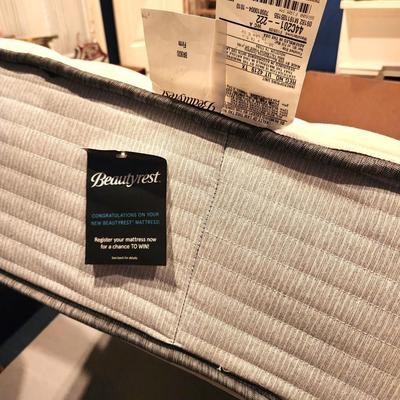 Lot #173  Beauty Rest Twin Bed - Firm - Like new