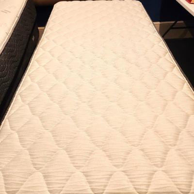 Lot #173  Beauty Rest Twin Bed - Firm - Like new
