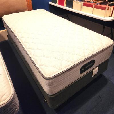 Lot #173  Beauty Rest Twin Bed - Firm - Like new
