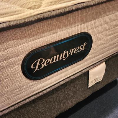 Lot #173  Beauty Rest Twin Bed - Firm - Like new