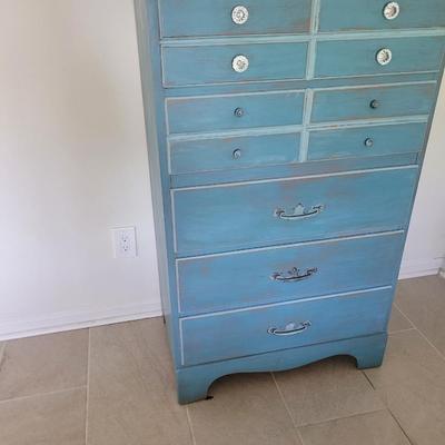 Distressed Chest of Drawers