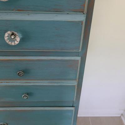 Distressed Chest of Drawers