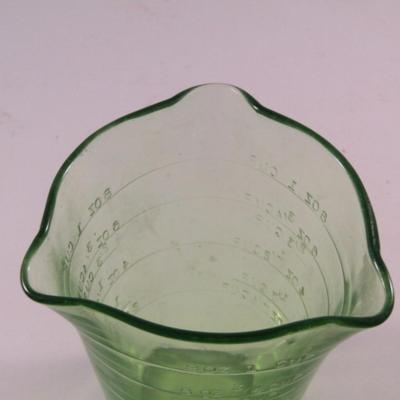 Vintage Federal Glass Uranium Glass 3 Spout Measuring Cup- 1 Cup Capacity- Approx 4 3/8