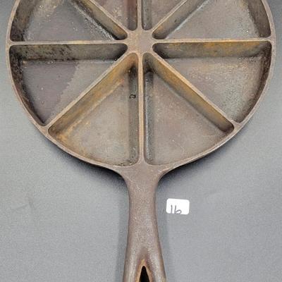 Cast Iron Cornbread Skillet
