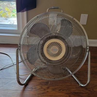 LAKEWOOD Portable Fan