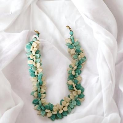 NECKLACE LOT
