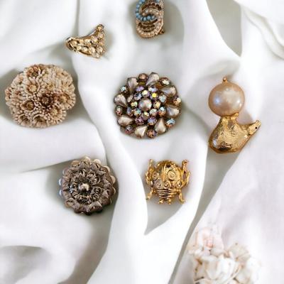 PIN LOT