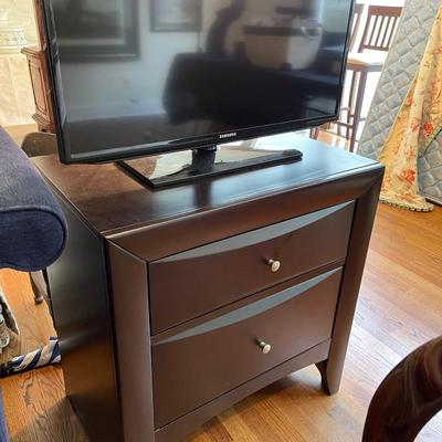 2 black nightstands