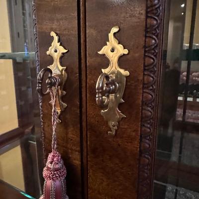Burl Wood Veneer Lighted Display Case (SR-KL)