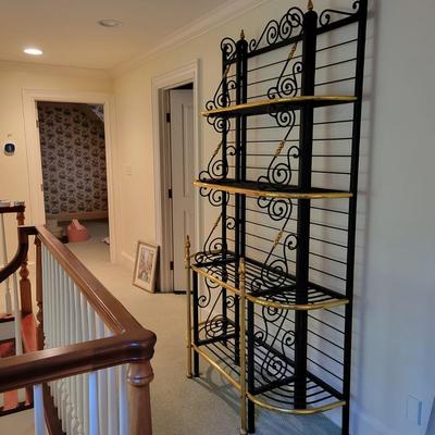 Black and Gold Metal Baker's Rack (UH-DW)