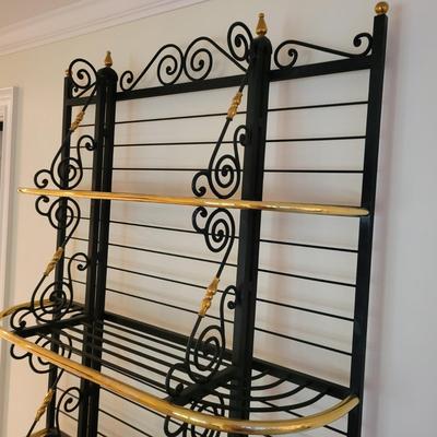 Black and Gold Metal Baker's Rack (UH-DW)