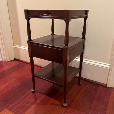 Wellington Hall Side Table (O-MG)