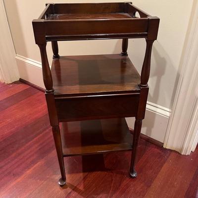 Wellington Hall Side Table (O-MG)