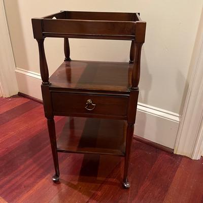 Wellington Hall Side Table (O-MG)
