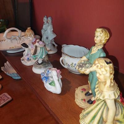 Porcelain figures lot