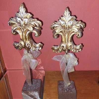 Fleur De Lis sculptures