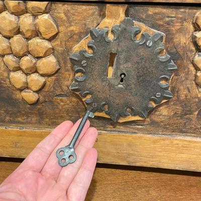 Handmade Wooden Trunk w/ Key (BR-SS)