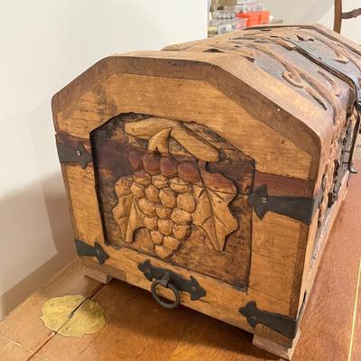 Handmade Wooden Trunk w/ Key (BR-SS)