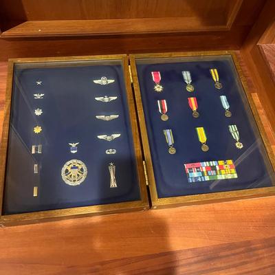 Military Badges, Pins & Medals (O-MG)