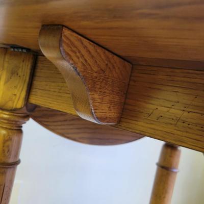 Round Drop Leaf Table (G-DW)