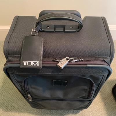 Green TUMI Rolling Luggage with Carry-on Bag (BR1-KW)