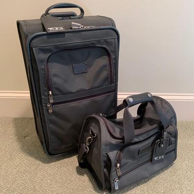 Green TUMI Rolling Luggage with Carry-on Bag (BR1-KW)