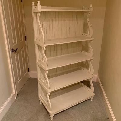 Cottage-style Shelf with Scroll Design (BR1-KW)