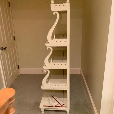 Cottage-style Shelf with Scroll Design (BR1-KW)