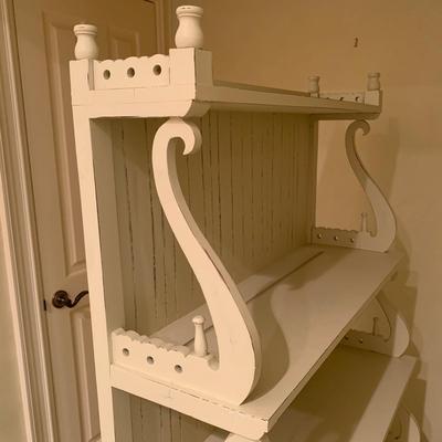 Cottage-style Shelf with Scroll Design (BR1-KW)