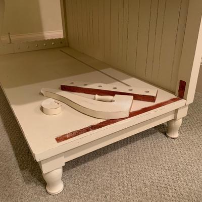 Cottage-style Shelf with Scroll Design (BR1-KW)