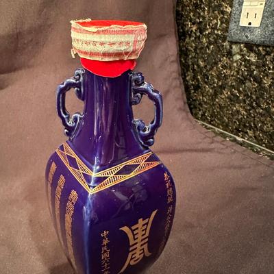 Decorative Asian Bottles with Sealed Caps (B-KL)