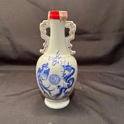 Decorative Asian Bottles with Sealed Caps (B-KL)