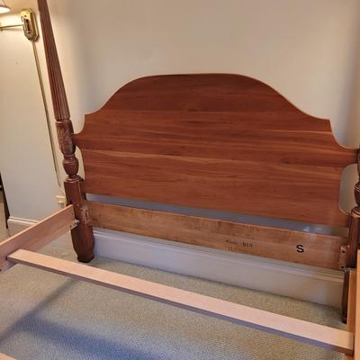 Four Poster Queen Bed with French Bouquet Design (BR3-KW)