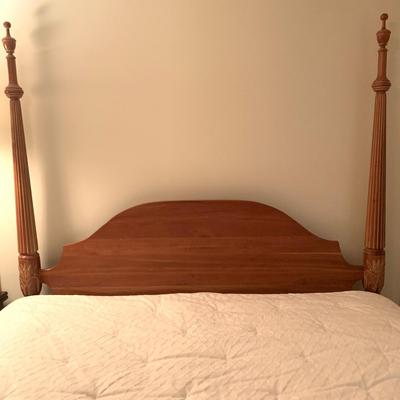 Four Poster Queen Bed with French Bouquet Design (BR3-KW)