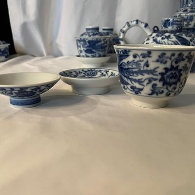 Blue & White Porcelain China Teapot & Cups Plus Vase (K-RG)