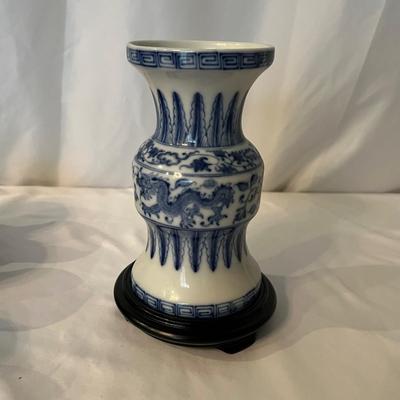 Blue & White Porcelain China Teapot & Cups Plus Vase (K-RG)