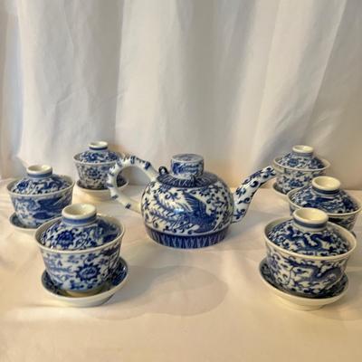 Blue & White Porcelain China Teapot & Cups Plus Vase (K-RG)