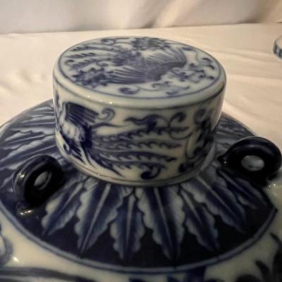 Blue & White Porcelain China Teapot & Cups Plus Vase (K-RG)