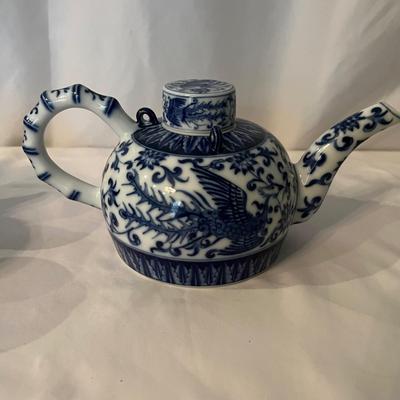 Blue & White Porcelain China Teapot & Cups Plus Vase (K-RG)