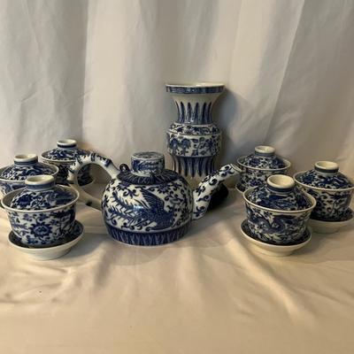 Blue & White Porcelain China Teapot & Cups Plus Vase (K-RG)