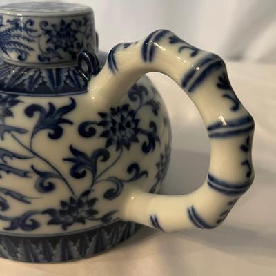 Blue & White Porcelain China Teapot & Cups Plus Vase (K-RG)